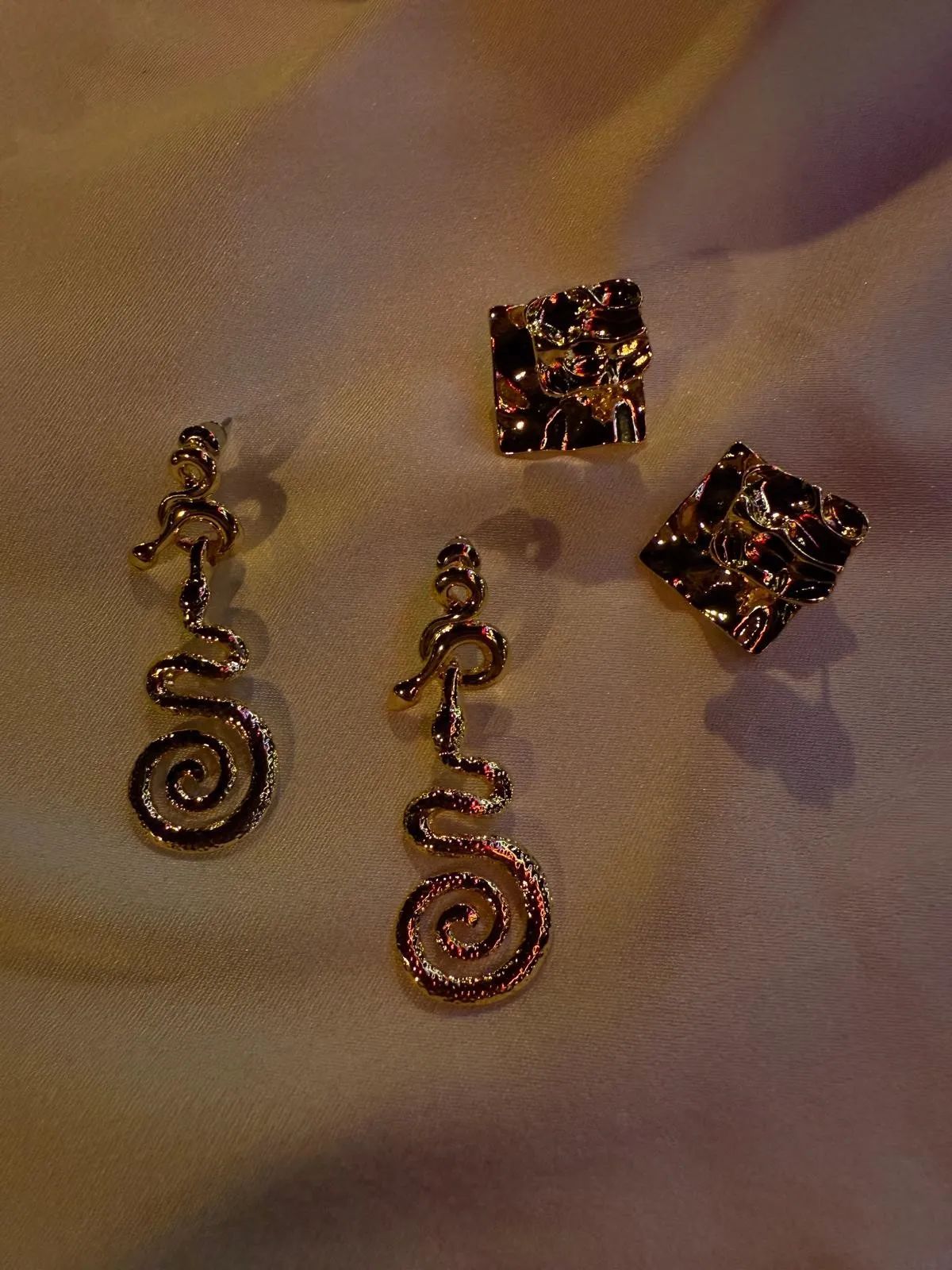 SARMAL GOLD VE KARE KÜPE  